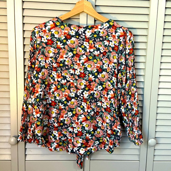 🌼 LOFT Floral Blouse - Petite L 🌸 - Picture 2 of 3